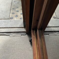 古建具を再利用した水屋什器